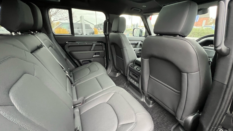 Land Rover Defender 3.0 D350 X-Dynamic SE 110 5dr Auto Diesel Estate